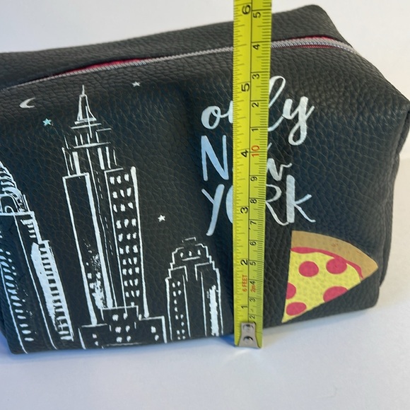 New York City Make up Bag with separate zippered pouch - Picture 6 of 10